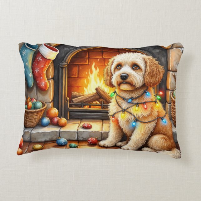Almofada Decorativa Cockapoo Sitting by Fireplace with Christmas Light (Verso)