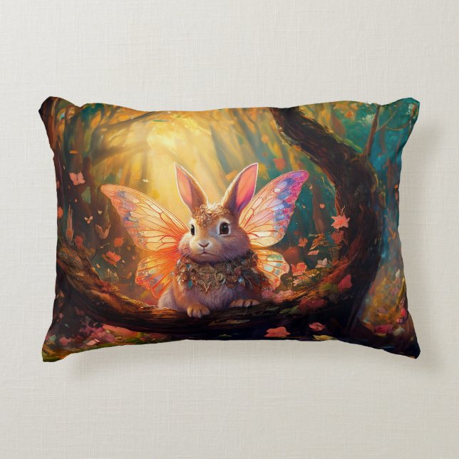 Almofada Decorativa Coelhinho branco numa floresta encantada (Frente)