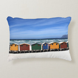 Almofada Decorativa Colorful Beach Huts pelo Travesseiro de Ênfase do