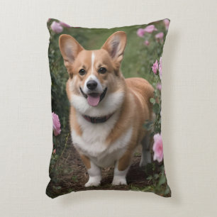 Almofada Decorativa "Companheiro charmoso: um Corgi em um jardim rosa