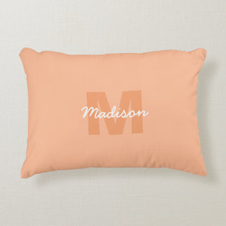 Almofada Decorativa Cor fria pastel de pêssego com nome de monograma p