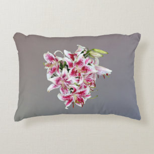 Almofada Decorativa Coração com Lírios Stargazer