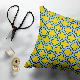 Almofada Decorativa Corante amarelo e azul-bebê, latido, quatrefoil