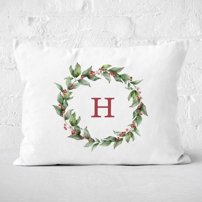 Almofada Decorativa Coroa de Natal de Azevinho Festivo  (Holly Wreath Monogram pillow)
