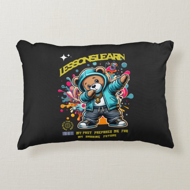 ALMOFADA DECORATIVA DABBING FUTURE LESSONS LEARN ACCENT PILLOW  (Frente)