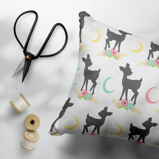 Almofada Decorativa Deer Pattern, Baby Deer, Boho, Flores, Lua (Criador carregado)