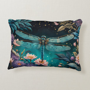 Almofada Decorativa Dragonfly em um jardim floral à noite