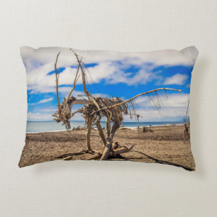 Almofada Decorativa Driftwood trabalho de arte em Hokitika Beach, Nova