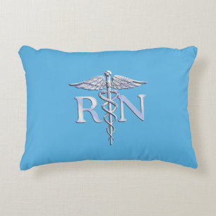 Almofada Decorativa Enfermeiro Registrado RN Caduceus no Baby Blue
