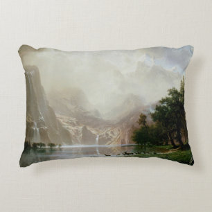 Almofada Decorativa Entre as montanhas da Sierra Nevada de Bierstadt