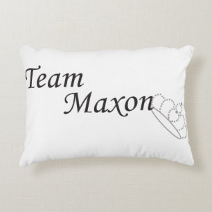 Almofada Decorativa "Equipe Maxon" O Travesseiro de Kiera Cass
