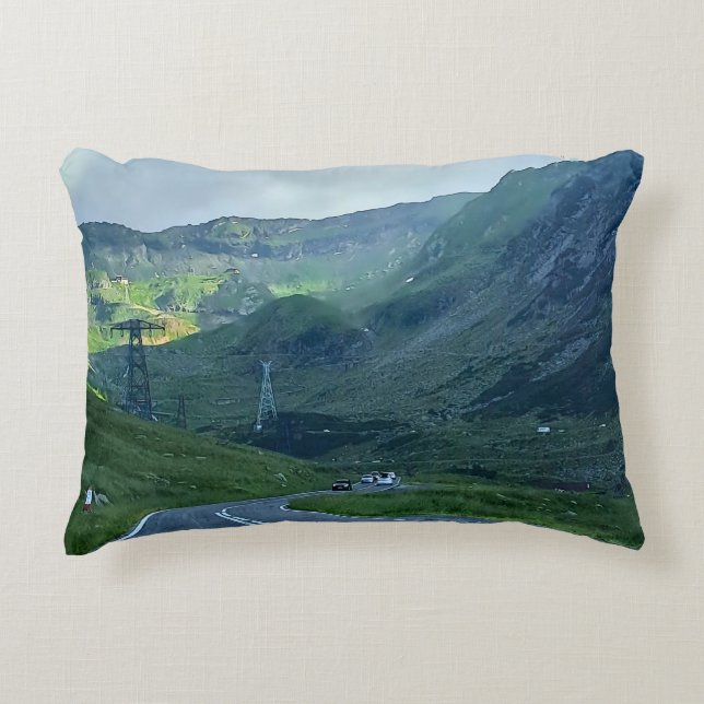 Almofada Decorativa Estrada Transfagarasan – Impressão da Montanha dos (Frente)