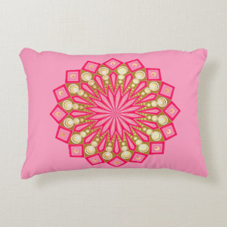 Almofada Decorativa Fantasia de Mandala em Ouro Rosa sobre Fundo Rosa