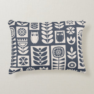 Almofada Decorativa Floral Escandinavo: Branco, Azul, Minimalista.