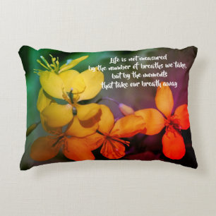 Almofada Decorativa Flores de Cotação Inspiracionais de Vida Abstrato