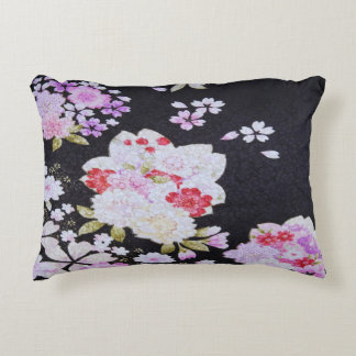 Almofada Decorativa Flores Japonesas Tradicionais Brancas Negras