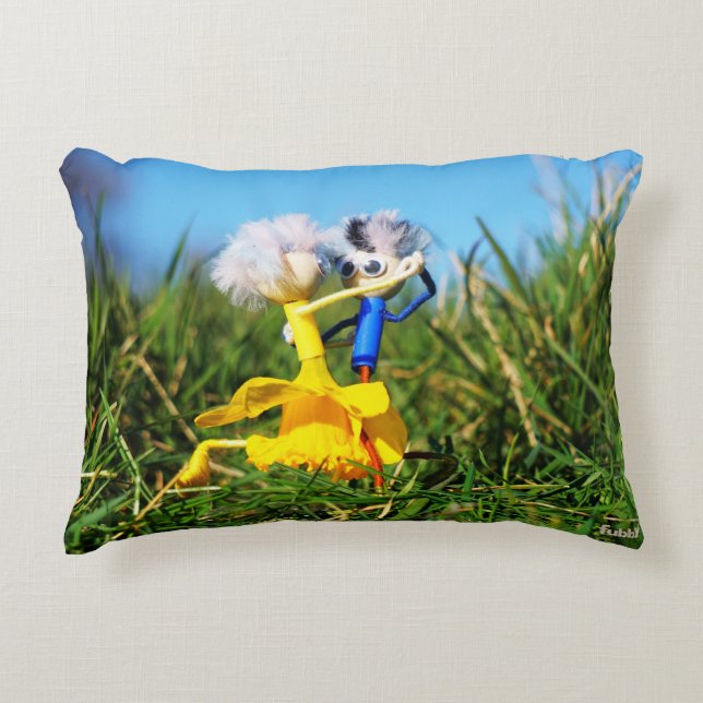Almofada Decorativa Fubby poppetjes die dansen met Narcissenjurk. (Frente)