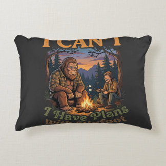 Almofada Decorativa Funny I Have Plans With Bigfoot Camping & Hiking