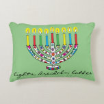 Almofada Decorativa Hanukkah Hanukkiah Bright Luzes<br><div class="desc">Travesseiro Chanucá "Travesseiro de Destaque das Luzes Brilhantes Hanukkiah" Dois travesseiros laterais que vêm em três opções de tecidos (o preço vai mudar dependendo da escolha do tecido). Personalize frente e verso excluindo texto e adicionando seu próprio texto. Use seu tamanho de fonte, estilo e cor favoritos. As cores de...</div>