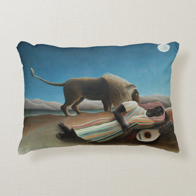 Almofada Decorativa Henri Rousseau Sleeping Gypsy Lion Painting (Frente)