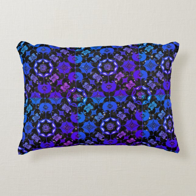 Almofada Decorativa Hippie - Azul Geométrico Preto Roxo (Frente)