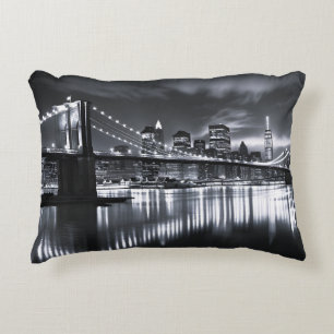 Almofada Decorativa Horizonte de Nova York Ponte de Brooklyn Monocromá