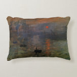 Almofada Decorativa Impressão Aumento do sol por Claude Monet, Vintage<br><div class="desc">Impressão, Sunrise (1872), de Claude Monet, é uma pintura náutica de arte do impressionismo antigo. A posição do sol parece que também pode ser um pôr do sol. Uma paisagem marítima no porto de Le Havre, França com vários barcos em primeiro plano no nascer do sol. Sobre o artista: Claude...</div>