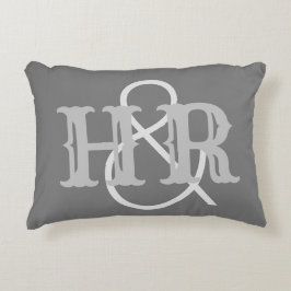 Almofada Decorativa Iniciais de Casal Feliz em um