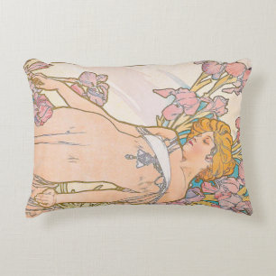 Almofada Decorativa Iris (1897) apresentada por Alphonse Mucha
