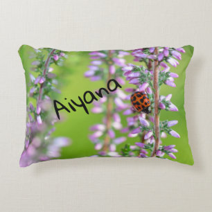 Almofada Decorativa Joaninha em flor roxa -