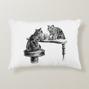 Almofada Decorativa Jogos de Tabuleiro: Dois Gatos jogando uma Partida