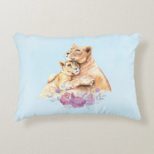 Almofada Decorativa Leão e Cubo Mãe de Cor de Água Cuja Cama É