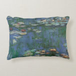Almofada Decorativa Lírios de Claude Monet, Flores Vintage<br><div class="desc">Lírios (1916), por Claude Monet. Water Lily é uma pintura floral de arte impressionista vintage. Jardim de flores da primavera Monet em Giverny, França. Esta paisagem é uma das muitas variações das pinturas de lírio-d'água que Monet pintou por seu lago. Sobre o artista: Claude Monet (1840-1926) foi o fundador do...</div>