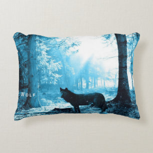 Almofada Decorativa Lobo Negro Solo na Floresta