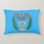 Almofada Decorativa Magen Persa David Menorah<br><div class="desc">Esta imagem foi adaptada de um antigo azulejo judeu persa e apresenta uma menorah com um Magen David (Estrela de David) enquadrado por ramos de oliveira. As imperfeições da imagem original pintada à mão foram preservadas. Adicione seu próprio texto no verso.</div>