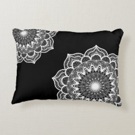 Almofada Decorativa Mandala Branco em Fundo Preto