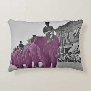 Almofada Decorativa Marcha do Circo do Elefante Púrpura de 1920