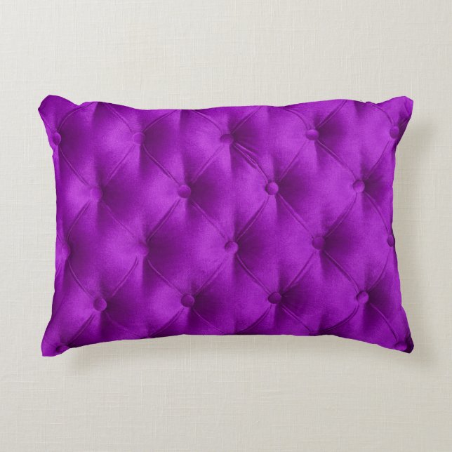 Almofada Decorativa Matéria têxtil violeta de veludo roxo com fundo tê (Frente)