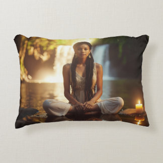 ALMOFADA DECORATIVA MEDITATION - YOGA - WELLNESS - CARPE DIEM