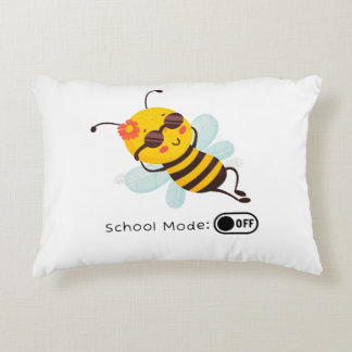 Almofada Decorativa "Modo Escolar: OFF - Chillin' Bee"
