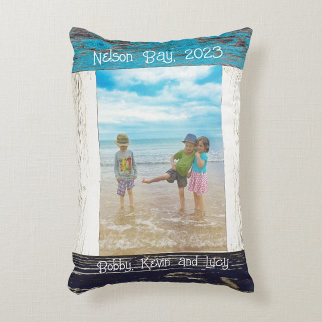 Almofada Decorativa Moldura de Foto em Madeira com Texto Azul Rústico  (Frente(Vertical))