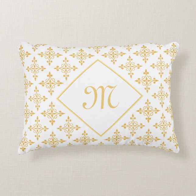 Almofada Decorativa Monograma Branco e Dourado Quatre Floral (Frente)
