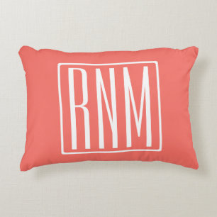 Almofada Decorativa Monograma de Iniciais Branco Sobre O Coral
