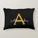 Almofada Decorativa Nome do Monograma Rapariga de Script Moderno Doura<br><div class="desc">Nome do Monograma de Script Preto e Dourado e Travesseiro Inicial. O travesseiro faz o doce e perfeito presente de 16 anos,  casamento,  chá de panela,  chá de fraldas ou festa de solteira para alguém que decora seu quarto em ouro rosa.</div>