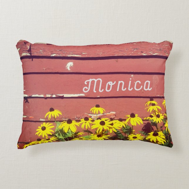 Almofada Decorativa Nome Personalizado com Madeira e Flores Russas (Frente)