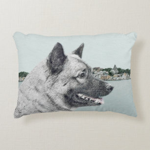Almofada Decorativa Norueguês Elkhound na pintura da vila - arte do