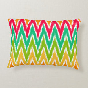 Almofada Decorativa O ziguezague alaranjado de Ikat Chevron da cerceta