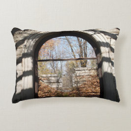 Almofada Decorativa Olhando pela ruína