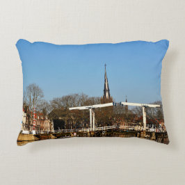 Almofada Decorativa Ophaalbrug over gracht in Nederland.