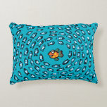 Almofada Decorativa Padrão da Escola de Peixe Azul com Peixe Laranja P<br><div class="desc">Esta ilustração de Lucy Cousins de seu livro "Hooray for Fish" mostra seu brilhante personagem laranja-e-verde Little Fish no centro de uma grande escola de peixes brancos e azuis. As lindas cores azul e laranja se complementam perfeitamente para criar um padrão vibrante que atrairá crianças e adultos.</div>